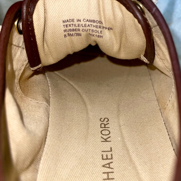 Michael Kors Logo Low Top Sneakers - Picture 4 of 7